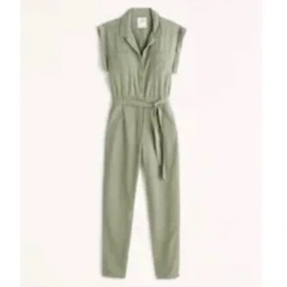 Abercrombie & Fitch Button-Up Utility Jumpsuit in Olive Green size small - Picture 2 of 13